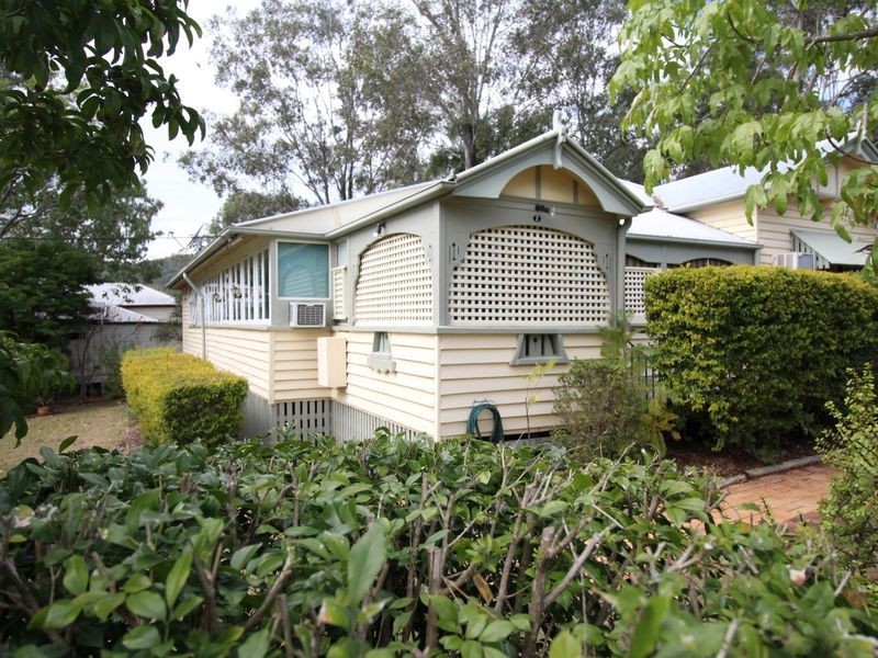 24 Barbour Street, Esk QLD 4312