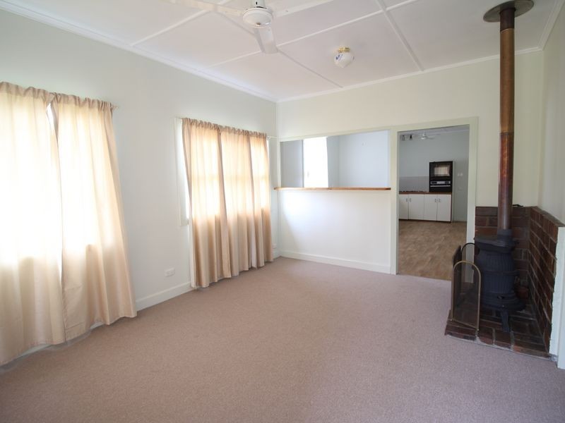 9 Mack Street, Esk QLD 4312