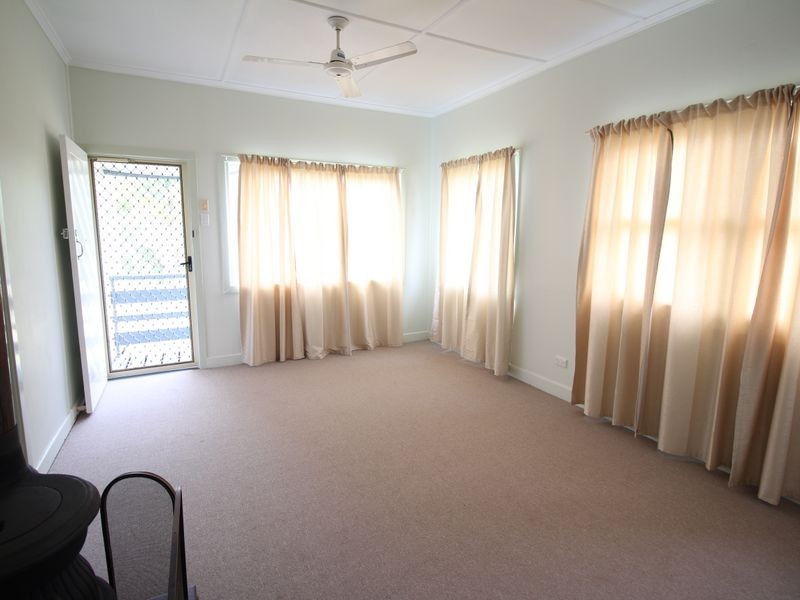 9 Mack Street, Esk QLD 4312