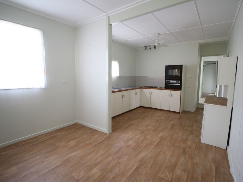 9 Mack Street, Esk QLD 4312