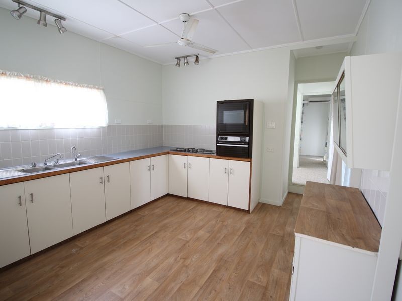 9 Mack Street, Esk QLD 4312