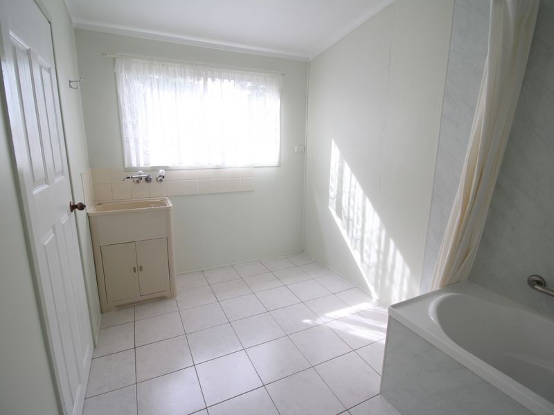 9 Mack Street, Esk QLD 4312