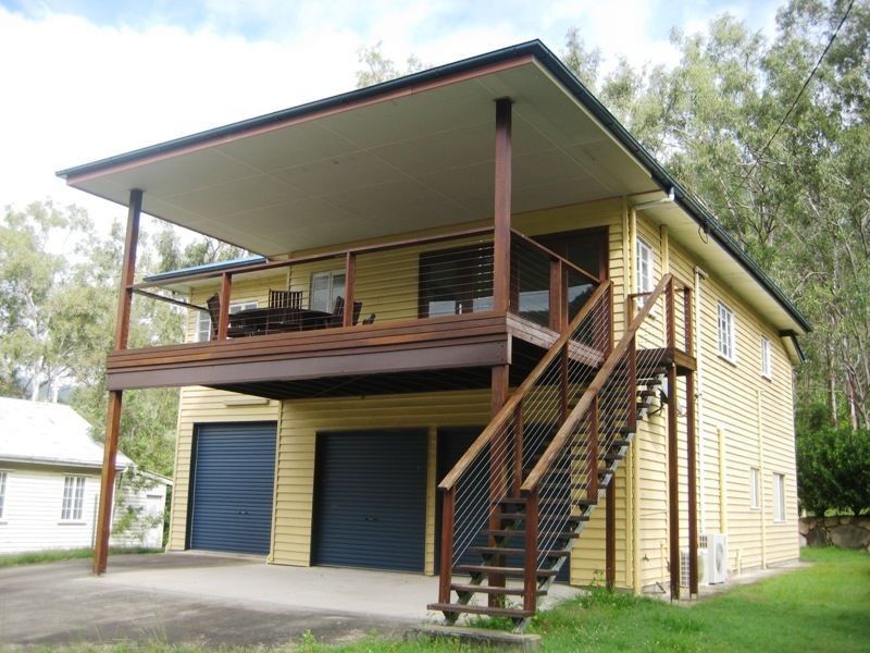 9 King Street, Somerset Dam QLD 4312