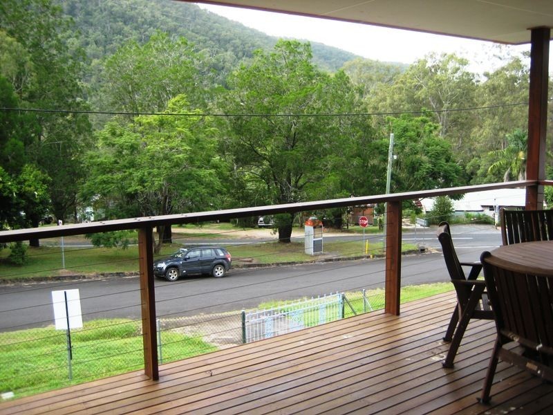 9 King Street, Somerset Dam QLD 4312