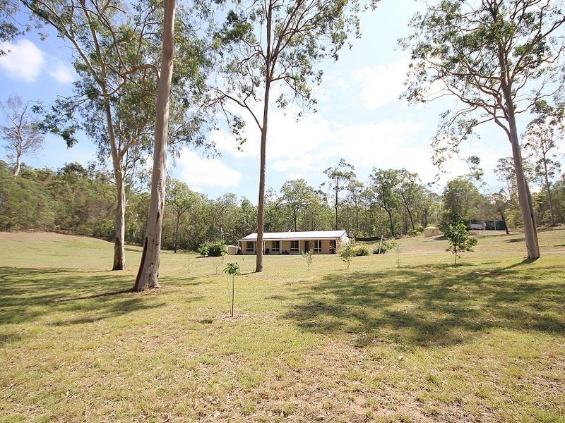 124 Cambridge Drive, Mount Hallen QLD 4312