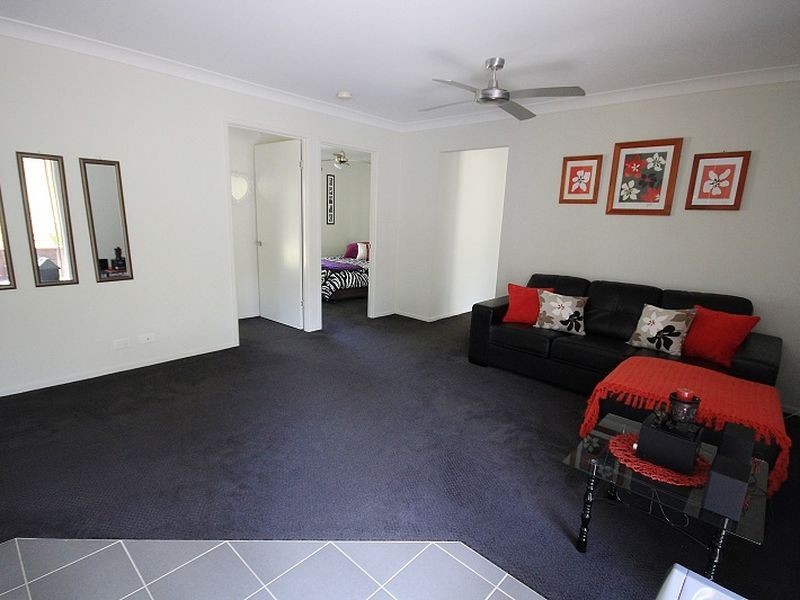 124 Cambridge Drive, Mount Hallen QLD 4312