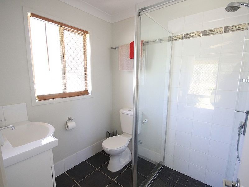 124 Cambridge Drive, Mount Hallen QLD 4312