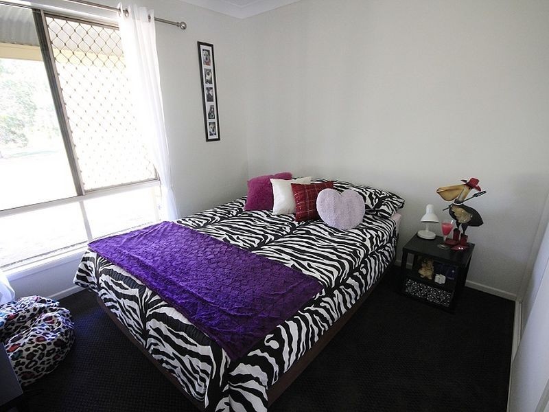 124 Cambridge Drive, Mount Hallen QLD 4312