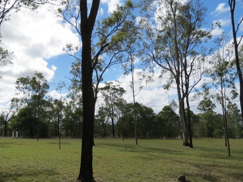 80 Lakeview Drive, Esk QLD 4312