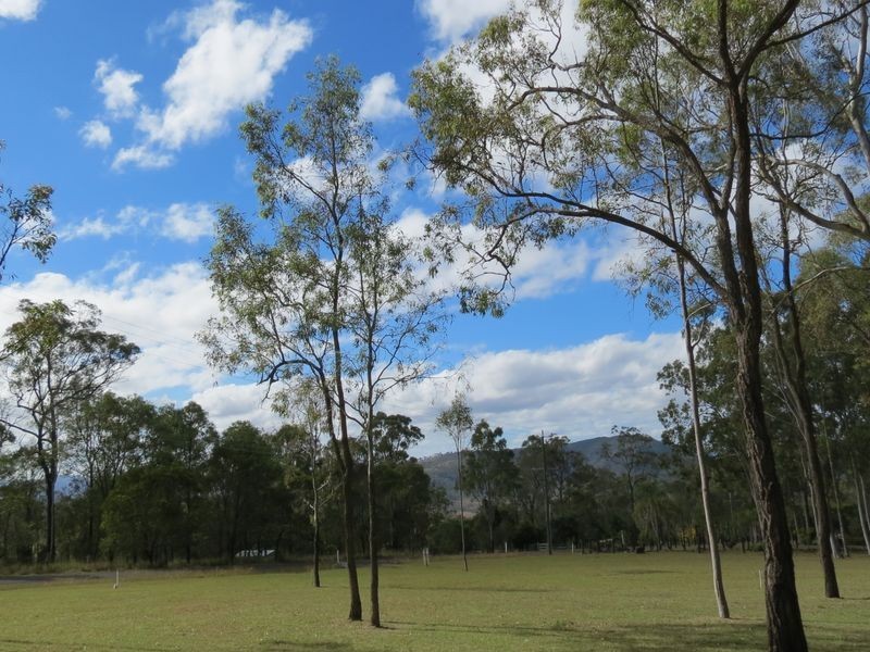 80 Lakeview Drive, Esk QLD 4312