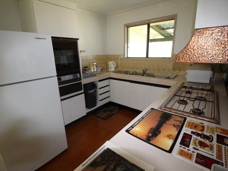 32 Down Street, Esk QLD 4312
