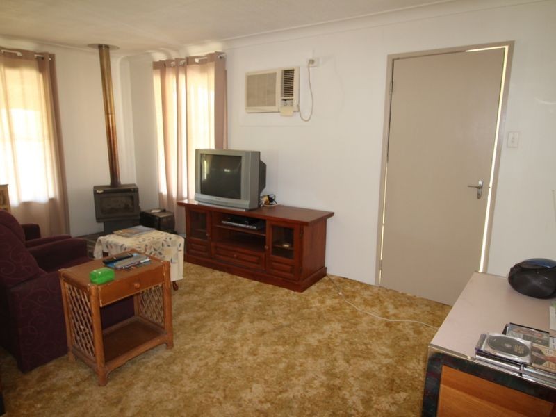 32 Down Street, Esk QLD 4312