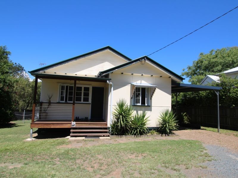 24 Down Street, Esk QLD 4312