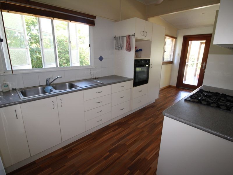 24 Down Street, Esk QLD 4312