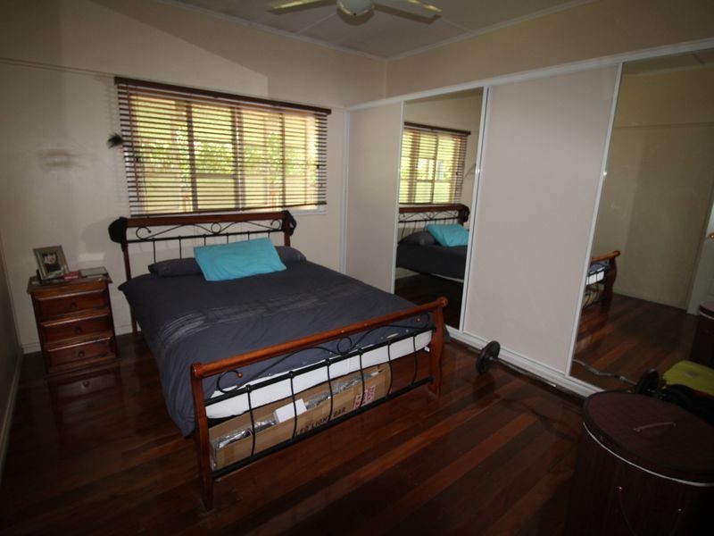 24 Down Street, Esk QLD 4312