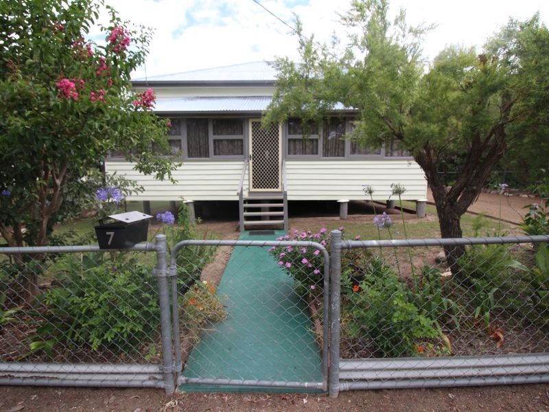 7 Mary Street, Esk QLD 4312