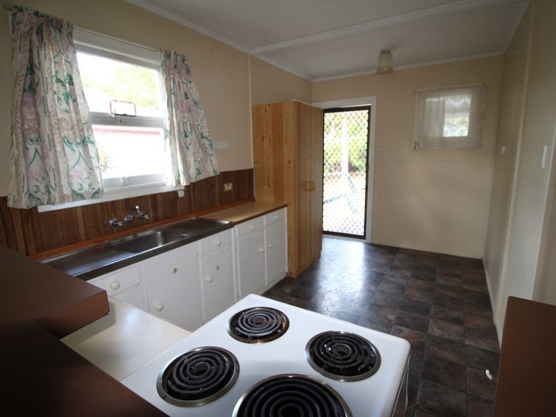 14 Short Street, Esk QLD 4312