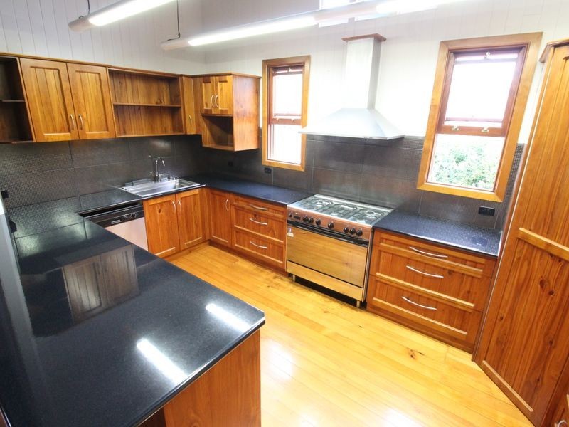 5 First Avenue, Somerset Dam QLD 4312