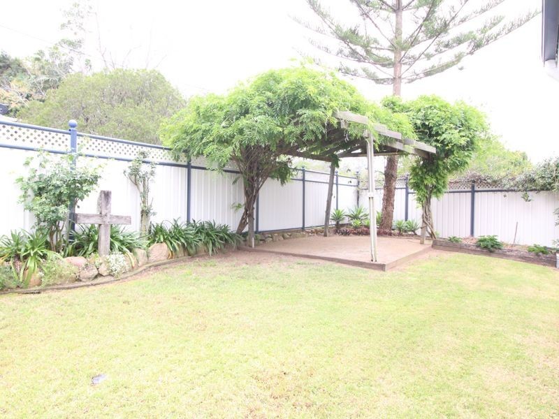 5 First Avenue, Somerset Dam QLD 4312