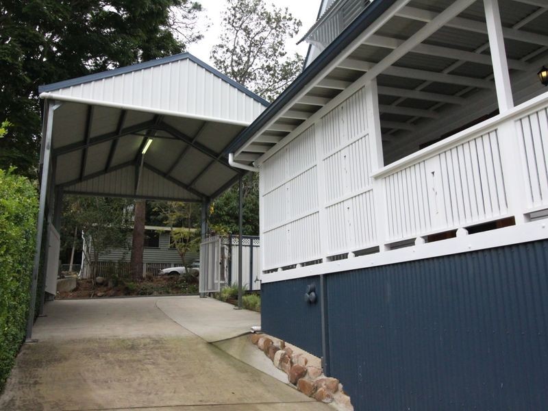 5 First Avenue, Somerset Dam QLD 4312