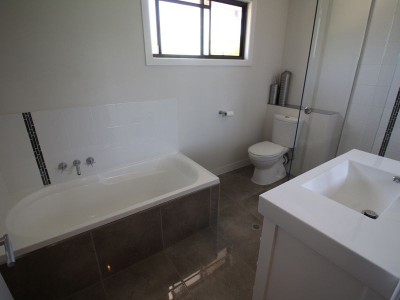 142 Lockyer View Road, Wivenhoe Pocket QLD 4306
