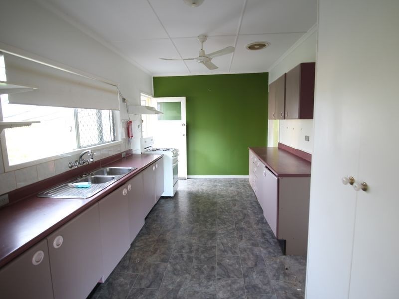 17 Mary Street, Toogoolawah QLD 4313