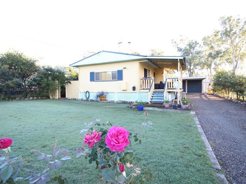 17 Mary Street, Toogoolawah QLD 4313