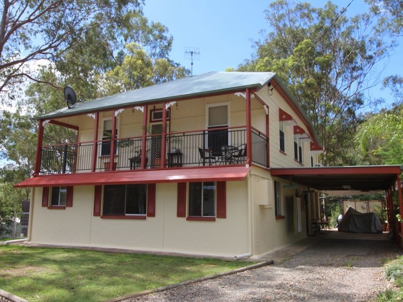 9 East Street, Esk QLD 4312