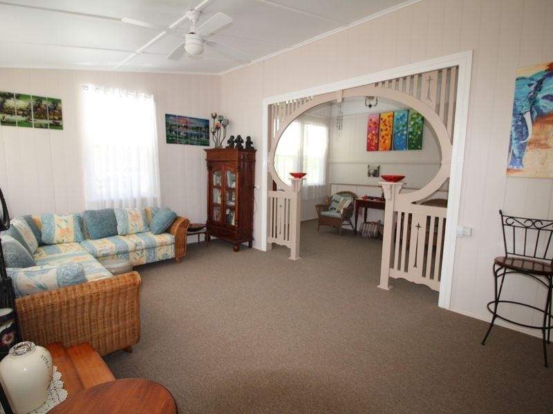 9 East Street, Esk QLD 4312