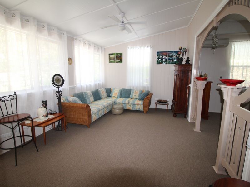 9 East Street, Esk QLD 4312