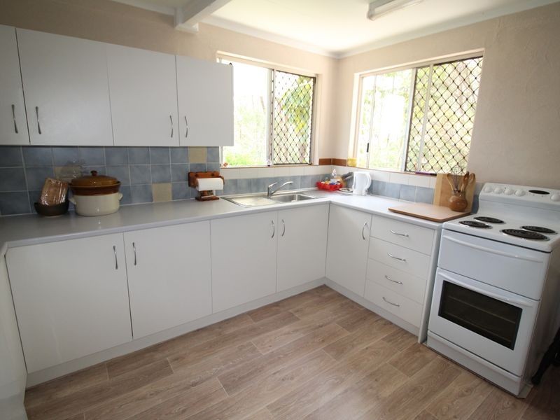 9 East Street, Esk QLD 4312