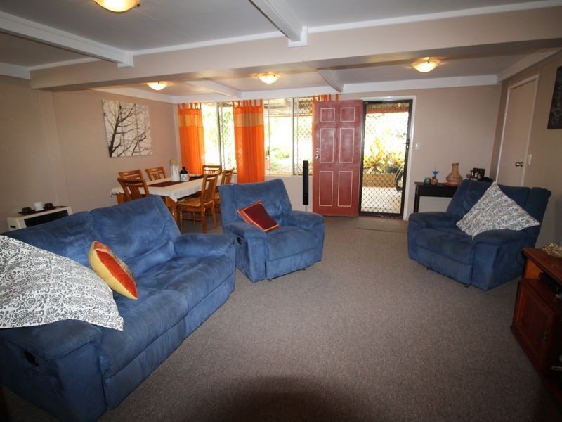 9 East Street, Esk QLD 4312