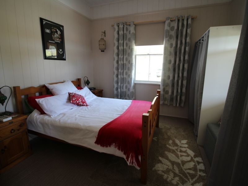 9 East Street, Esk QLD 4312