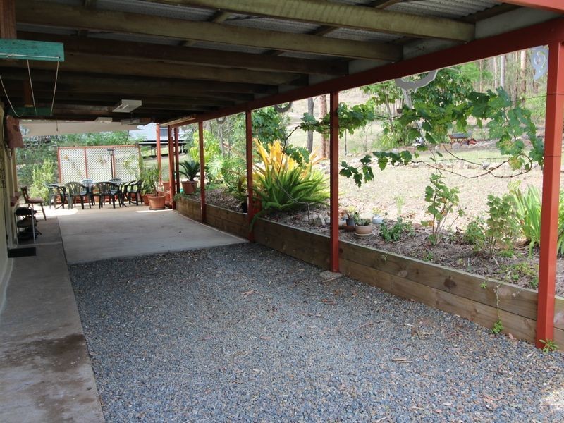 9 East Street, Esk QLD 4312