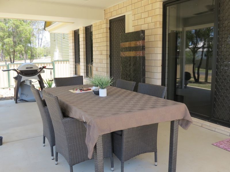 27 Edward Street, Esk QLD 4312