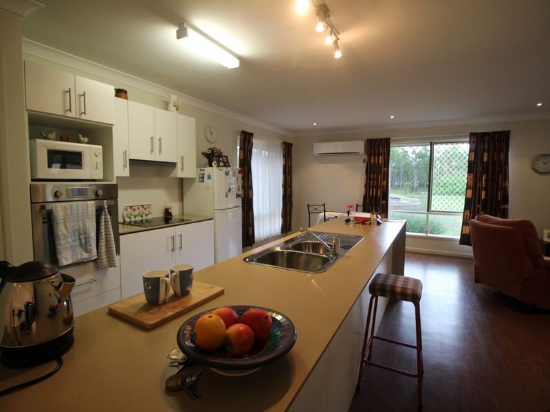 33 Middle Street, Esk QLD 4312