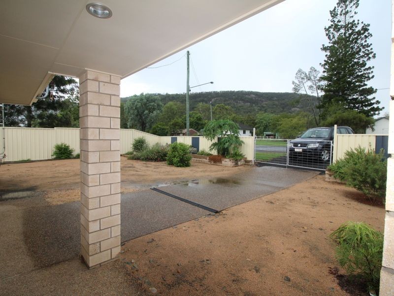 33 Middle Street, Esk QLD 4312