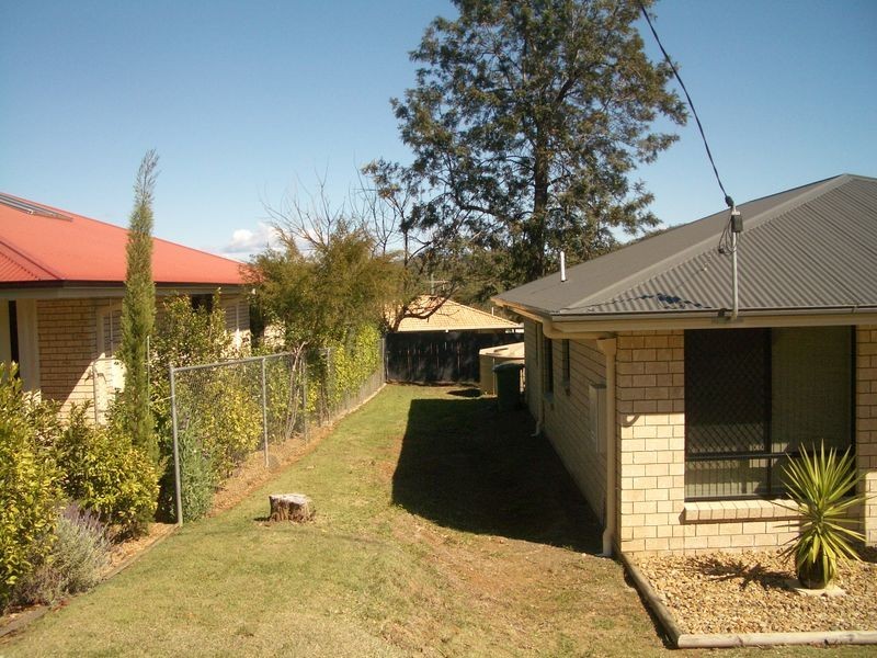 77 Middle Street, Esk QLD 4312