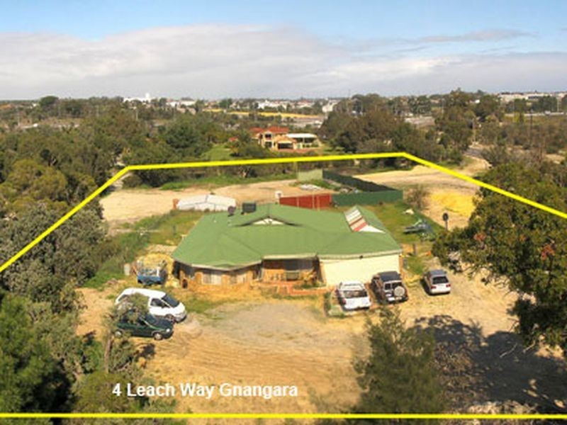 4 Leach Way, Gnangara WA 6077