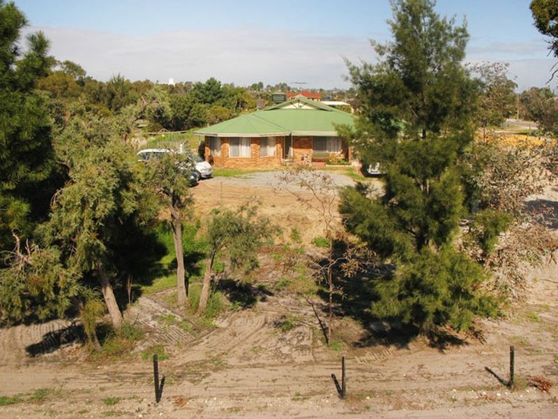 4 Leach Way, Gnangara WA 6077