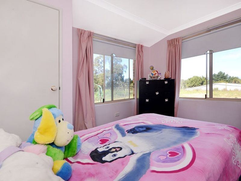 4 Leach Way, Gnangara WA 6077