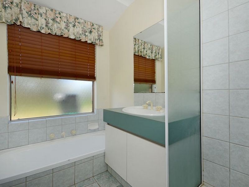 4 Leach Way, Gnangara WA 6077