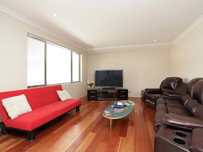 6 Milan Avenue, Wanneroo WA 6065