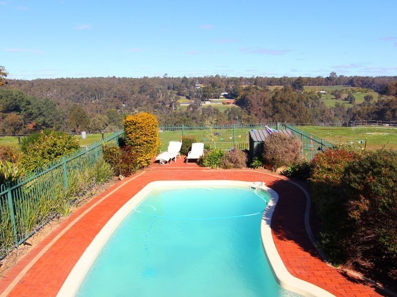 4620 Richardson Road, Stoneville WA 6081