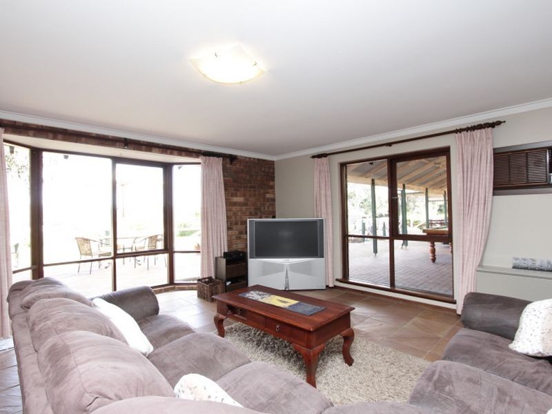 4620 Richardson Road, Stoneville WA 6081