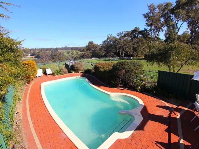 4620 Richardson Road, Stoneville WA 6081