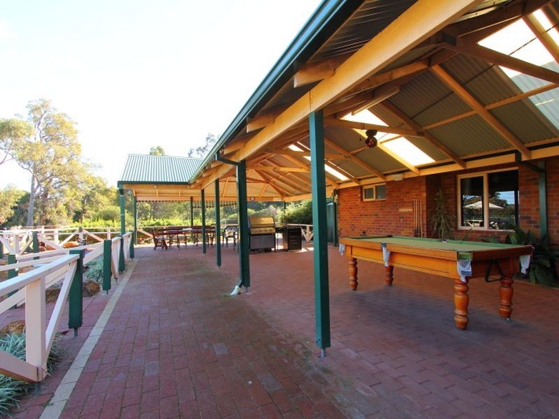 4620 Richardson Road, Stoneville WA 6081