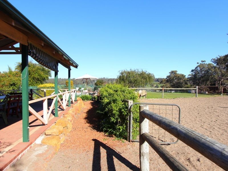 4620 Richardson Road, Stoneville WA 6081