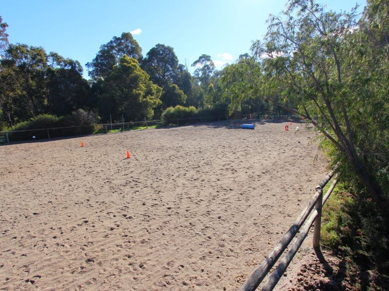 4620 Richardson Road, Stoneville WA 6081