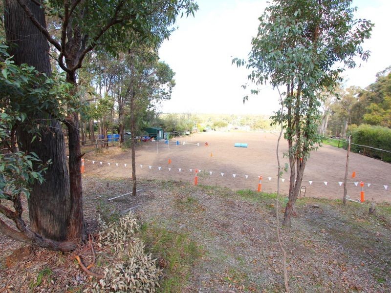 4620 Richardson Road, Stoneville WA 6081